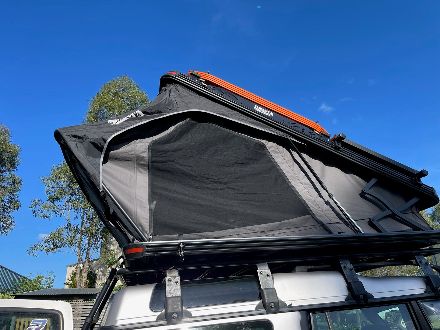 WILDLANDS BUSH CRUISER VERSION 2 ROOF TOP TENT