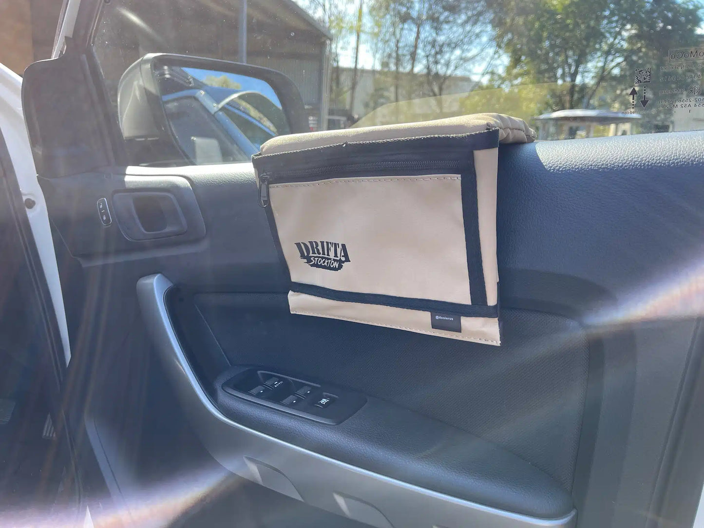 UNIVERSAL VEHICLE ARMREST DOOIERUS