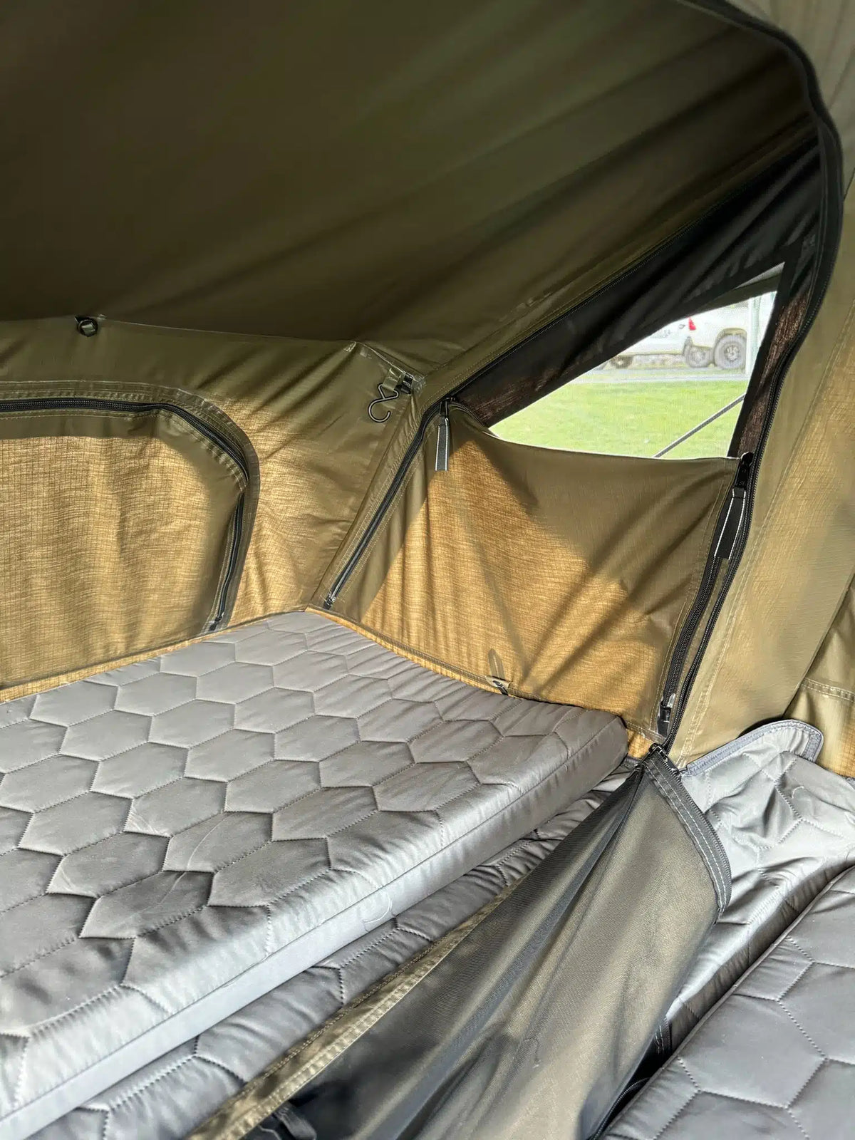 WILD LAND DESERT CRUISER PLUS ROOF TOP TENT
