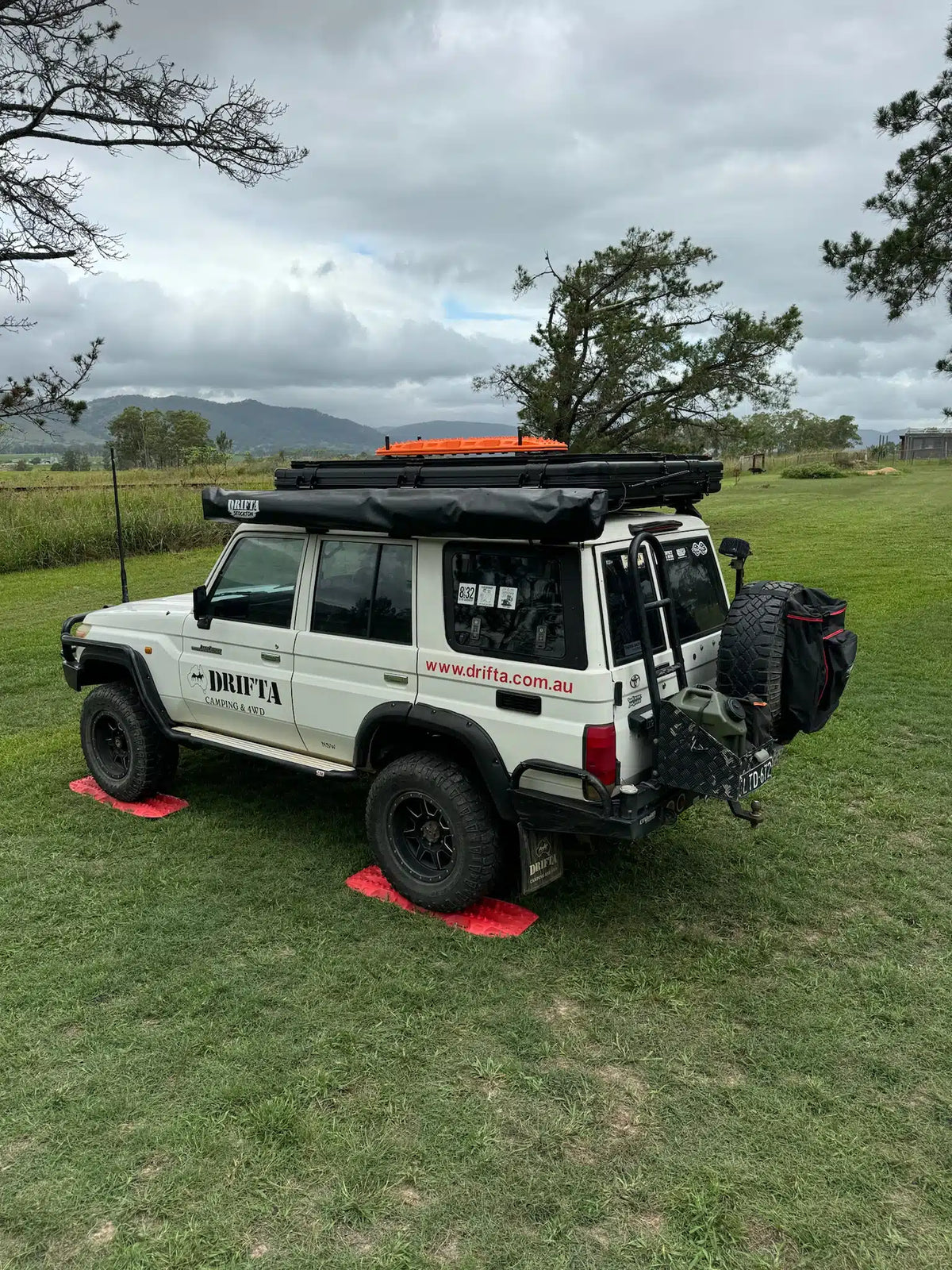 WILD LAND DESERT CRUISER PLUS ROOF TOP TENT