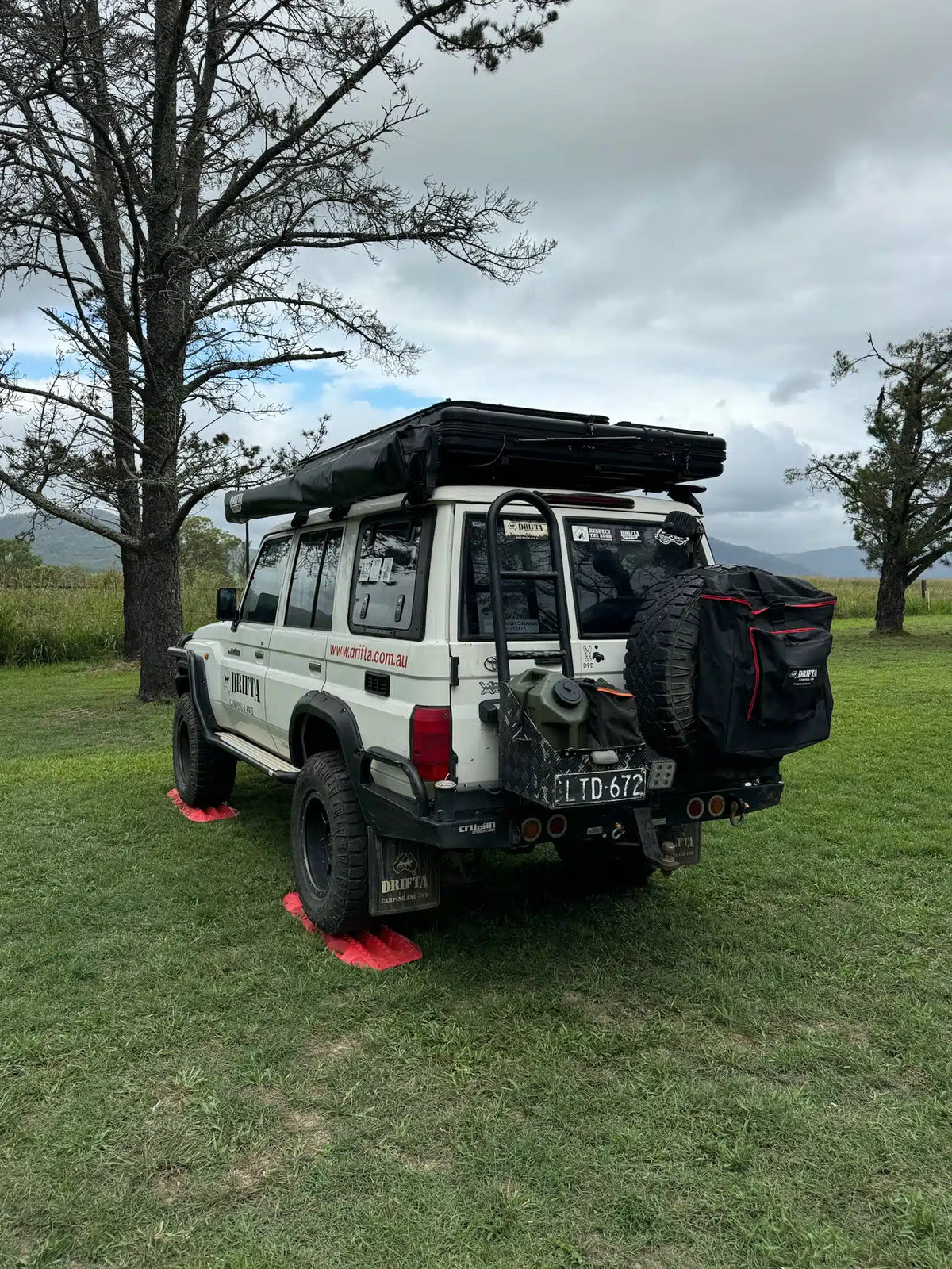 WILD LAND DESERT CRUISER PLUS ROOF TOP TENT
