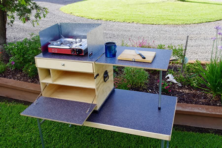 SMALL TRAVEL KITCHEN WITH LID
